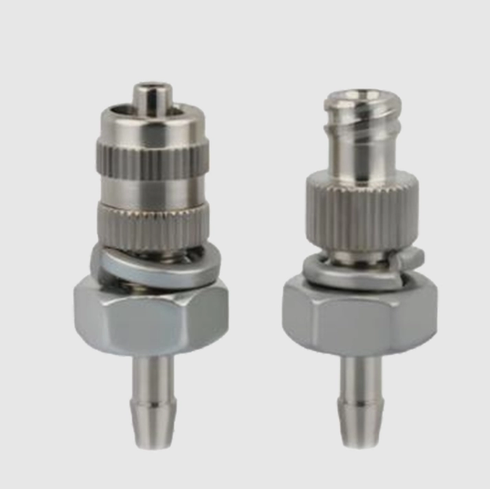 Industri&euml;le oplossingen voor vloeistofoverdracht: het groeiende belang van fixeerbare adapters
