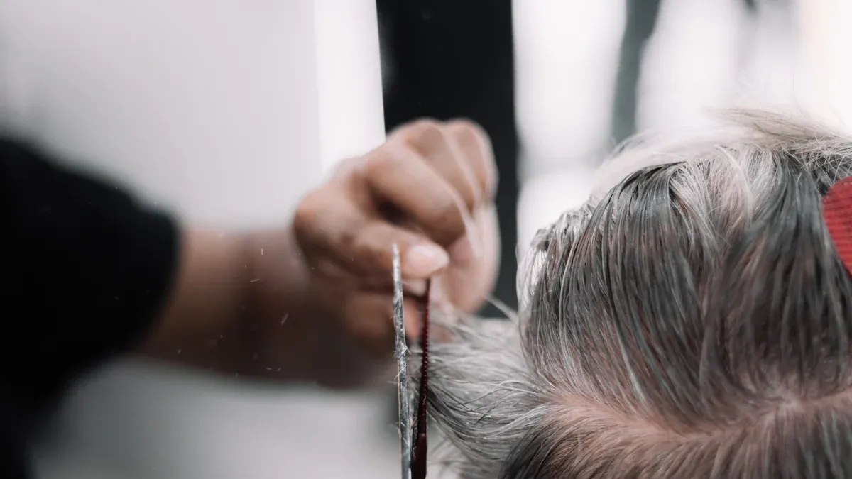Wie produceert saffieren haarimplantaatmesjes voor professioneel haartransplantatiegebruik?